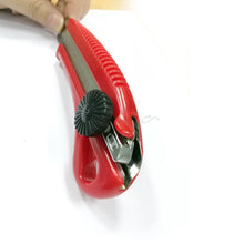 Load image into Gallery viewer, WB DT-903 Heavy Duty Utility Knife / Cutter with Safety Blade Snapper -18mm Blade (RANDOM COLOR)