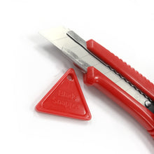Load image into Gallery viewer, WB DT-903 Heavy Duty Utility Knife / Cutter with Safety Blade Snapper -18mm Blade (RANDOM COLOR)